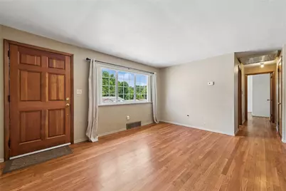 4879 Hialeah Dr, Pittsburgh, PA 15239 - Photo 4