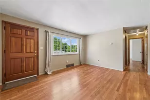 4879 Hialeah Dr, Pittsburgh, PA 15239 - Photo 4