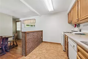 4879 Hialeah Dr, Pittsburgh, PA 15239 - Photo 10