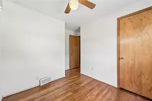 4879 Hialeah Dr, Pittsburgh, PA 15239 - Photo 18