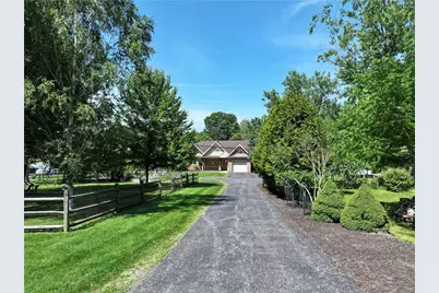 320 N Lakeside Dr, Canonsburg, PA 15317 - Photo 2