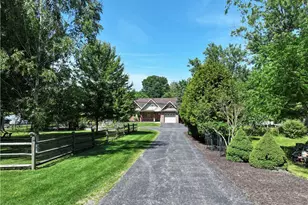 320 N Lakeside Dr, Canonsburg, PA 15317 - Photo 2