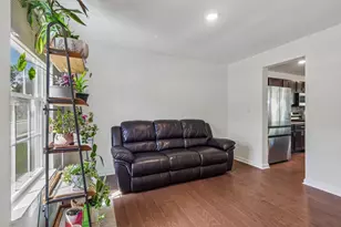 1105 Deerfield Dr, Pittsburgh, PA 15143 - Photo 18
