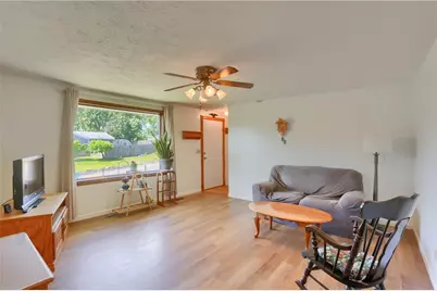 1401 Balsam Dr, Pittsburgh, PA 15101 - Photo 2
