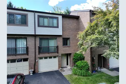 205 Springwater Ct, Moon/Crescent Twp, PA 15108 - Photo 2