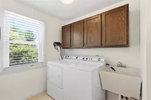 2358 Golfview Dr, Pittsburgh, PA 15241 - Photo 12