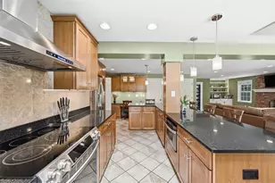 317 Cornwall Dr, Pittsburgh, PA 15238 - Photo 10