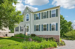 304 Maplewood Ln, Imperial, PA 15126 - Photo 2