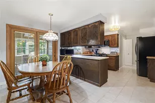 864 Eisenhower Dr, Pittsburgh, PA 15228 - Photo 14