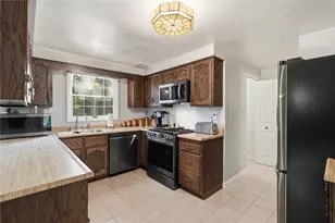 864 Eisenhower Dr, Pittsburgh, PA 15228 - Photo 18