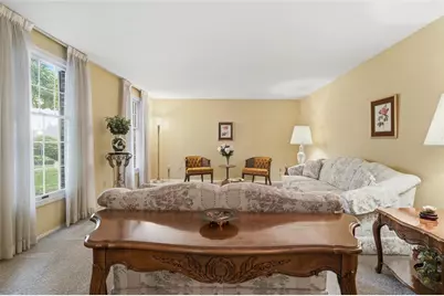 864 Eisenhower Dr, Pittsburgh, PA 15228 - Photo 6