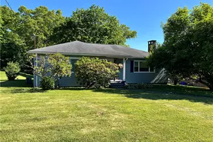 11 Evergreen Dr, Hempfield Township, PA 16125 - Photo 1
