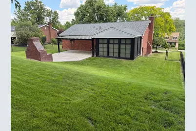 979 Westchester Road, South Park, PA 15129 - Photo 6