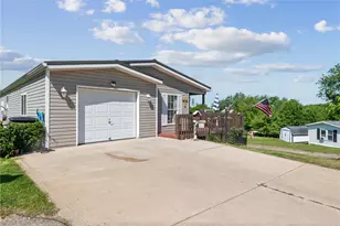 404 Blue Jay Ln, Washington Township, PA 15613 - Photo 2