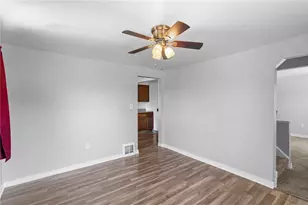 40 Tanager Dr, Kennedy Township, PA 15136 - Photo 8