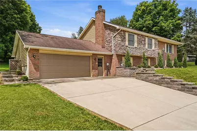 218 Village Ln, New Wilmington Boro, PA 16142 - Photo 2