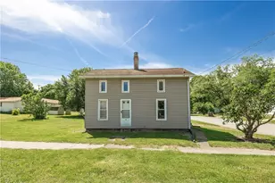 211 Home St, Mercer Boro, PA 16137 - Photo 2