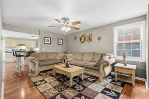 126 Leon Rd, Green Tree, PA 15220 - Photo 6