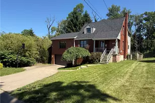 126 Leon Rd, Green Tree, PA 15220 - Photo 2