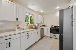 6581 Rosemoor St, Pittsburgh, PA 15217 - Photo 8