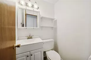 690 Pine Valley Dr, Pittsburgh, PA 15239 - Photo 14