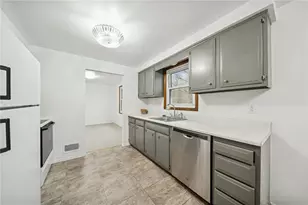 690 Pine Valley Dr, Pittsburgh, PA 15239 - Photo 2