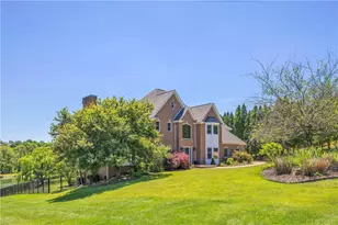 7 Hawthorne Ln, Penn Twp, PA 15642 - Photo 2