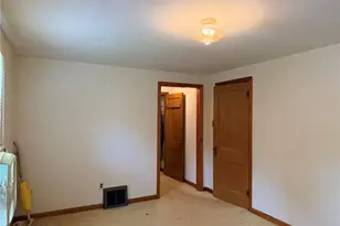 100 S Kings Creek Rd, Hanover Township, PA 15021 - Photo 12