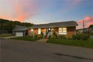 301 W Loyalhanna St, Ligonier Boro, PA 15658 - Photo 1
