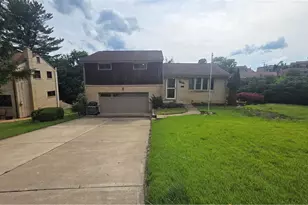 1094 Greenwood Dr, South Park, PA 15236 - Photo 2