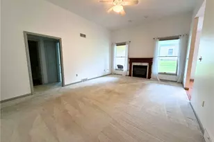 28 Manor Dr, Pine Township, PA 16127 - Photo 6