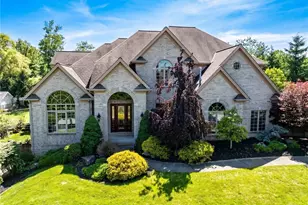 2114 N Villa Ct, Hampton, PA 15044 - Photo 2