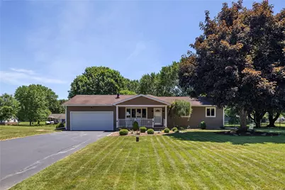 16 Aylesworth Way, Liberty Township, PA 16127 - Photo 2
