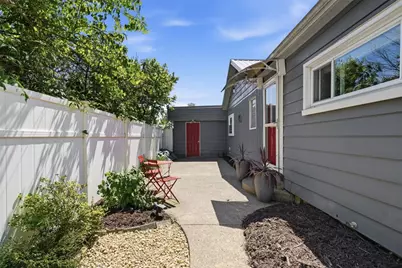 302 3rd St, Oakdale, PA 15071 - Photo 26