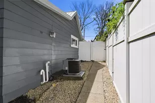 302 3rd St, Oakdale, PA 15071 - Photo 24