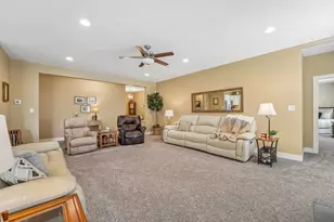 549 Landing Ct, Washington Township, PA 15613 - Photo 8