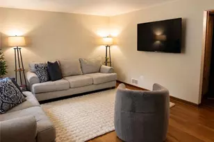 146 Gaymor Dr, Ross Twp, PA 15214 - Photo 2
