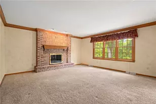 8214 Marquis Dr, Pittsburgh, PA 15237 - Photo 6