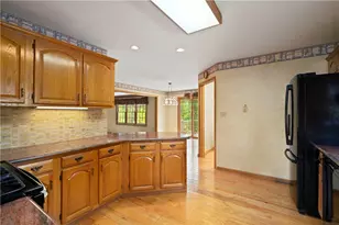 8214 Marquis Dr, Pittsburgh, PA 15237 - Photo 4