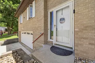 38 Lynncrest Cir, Cecil, PA 15321 - Photo 4