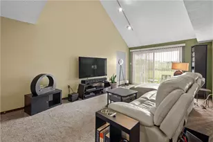 2554 B Pheasant Run Dr, Pittsburgh, PA 15090 - Photo 4
