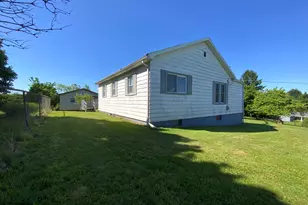 23 Circle Dr, Hanover Township, PA 15021 - Photo 8
