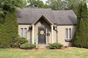 212 Seneca Dr, Arnold, PA 15068 - Photo 1