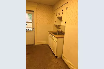 141 E Leasure Avenue, New Castle, PA 16101 - Photo 8