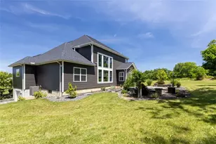 102 Eagle Ln, New Eagle, PA 15067 - Photo 6