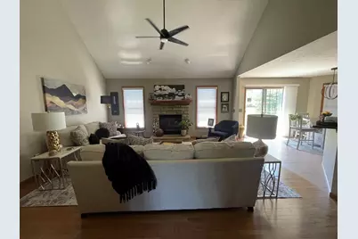 2416 Pebble Creek Court Court, Hermitage, PA 16148 - Photo 12