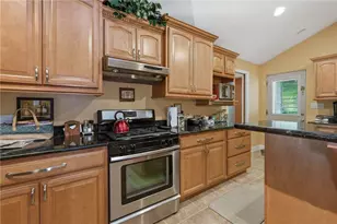 225 Woodcroft Rd, Economy, PA 15005 - Photo 4