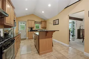 225 Woodcroft Rd, Economy, PA 15005 - Photo 6