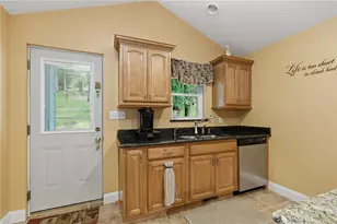 225 Woodcroft Rd, Economy, PA 15005 - Photo 8