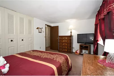 1264 Armstrong Dr, South Park, PA 15129 - Photo 14